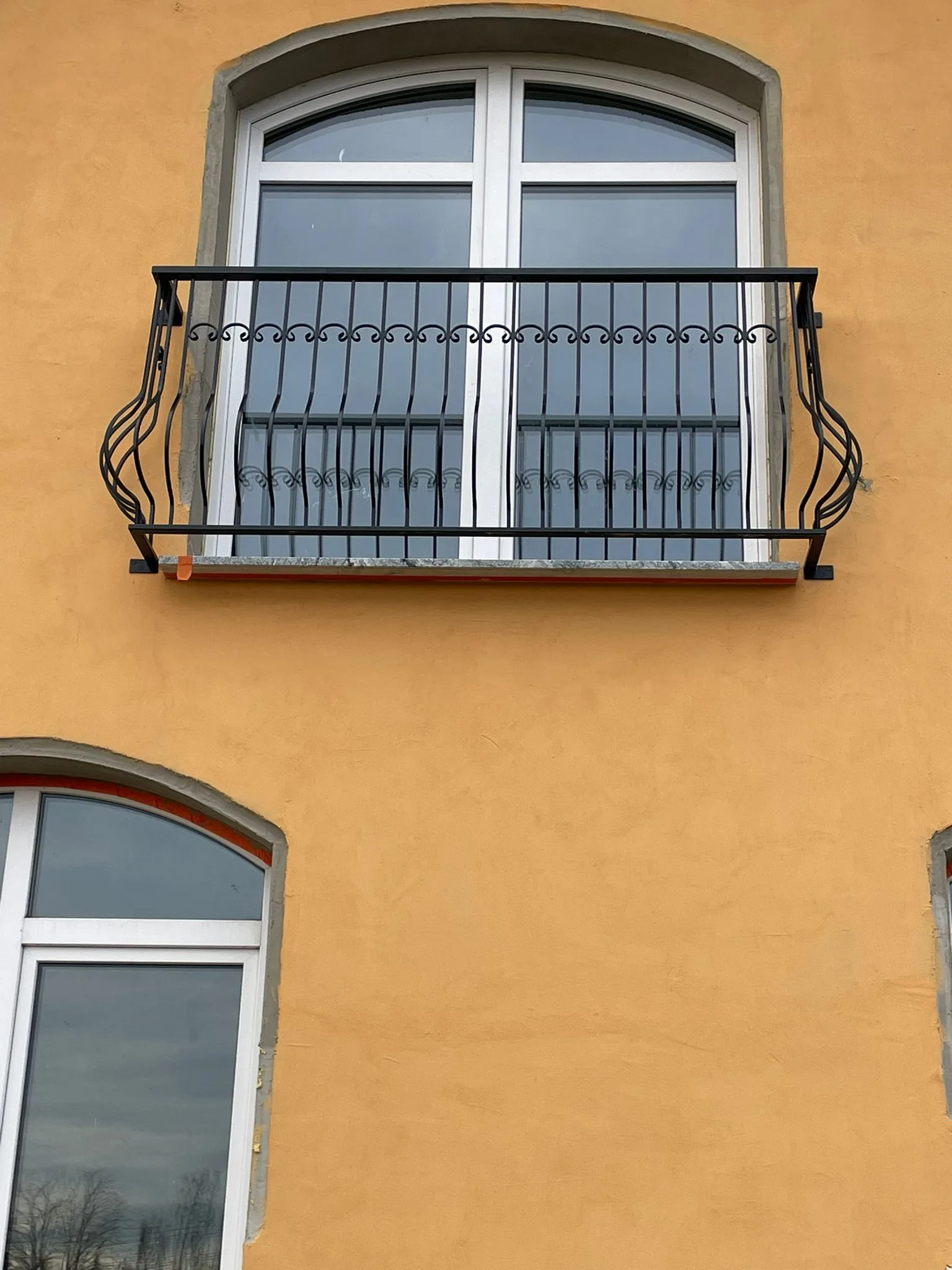 Balustrada okienna kuta czarna ozdobna portfenetr - realizacja okolice Gorzowa | Stalowy Bechta