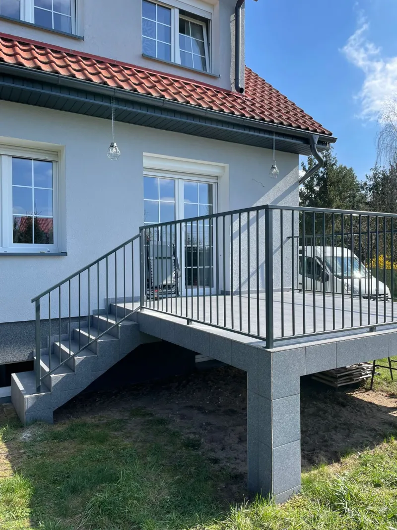 Balustrady tarasowe i schodowe - szare pionowe