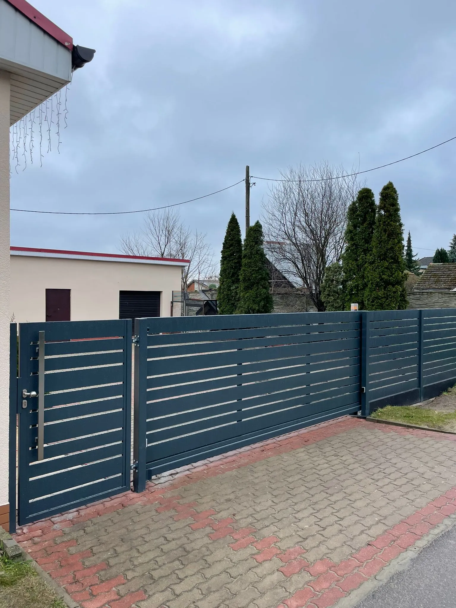 Brama dwuskrzydłowa pozioma antracyt stalowa - montaż okolice Gorzowa | Stalowy Bechta