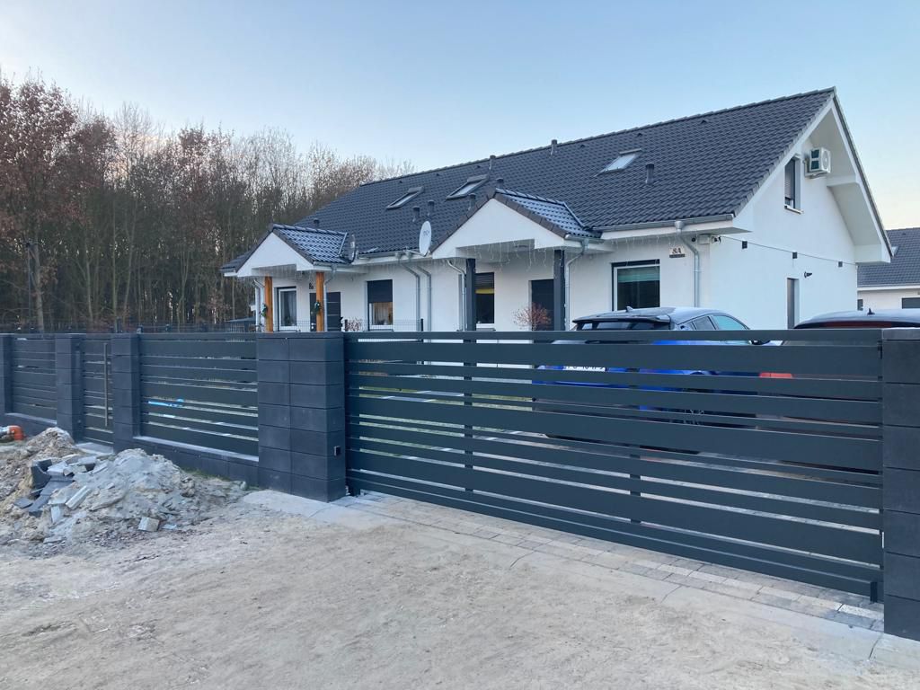 Brama z ogrodzeniem front