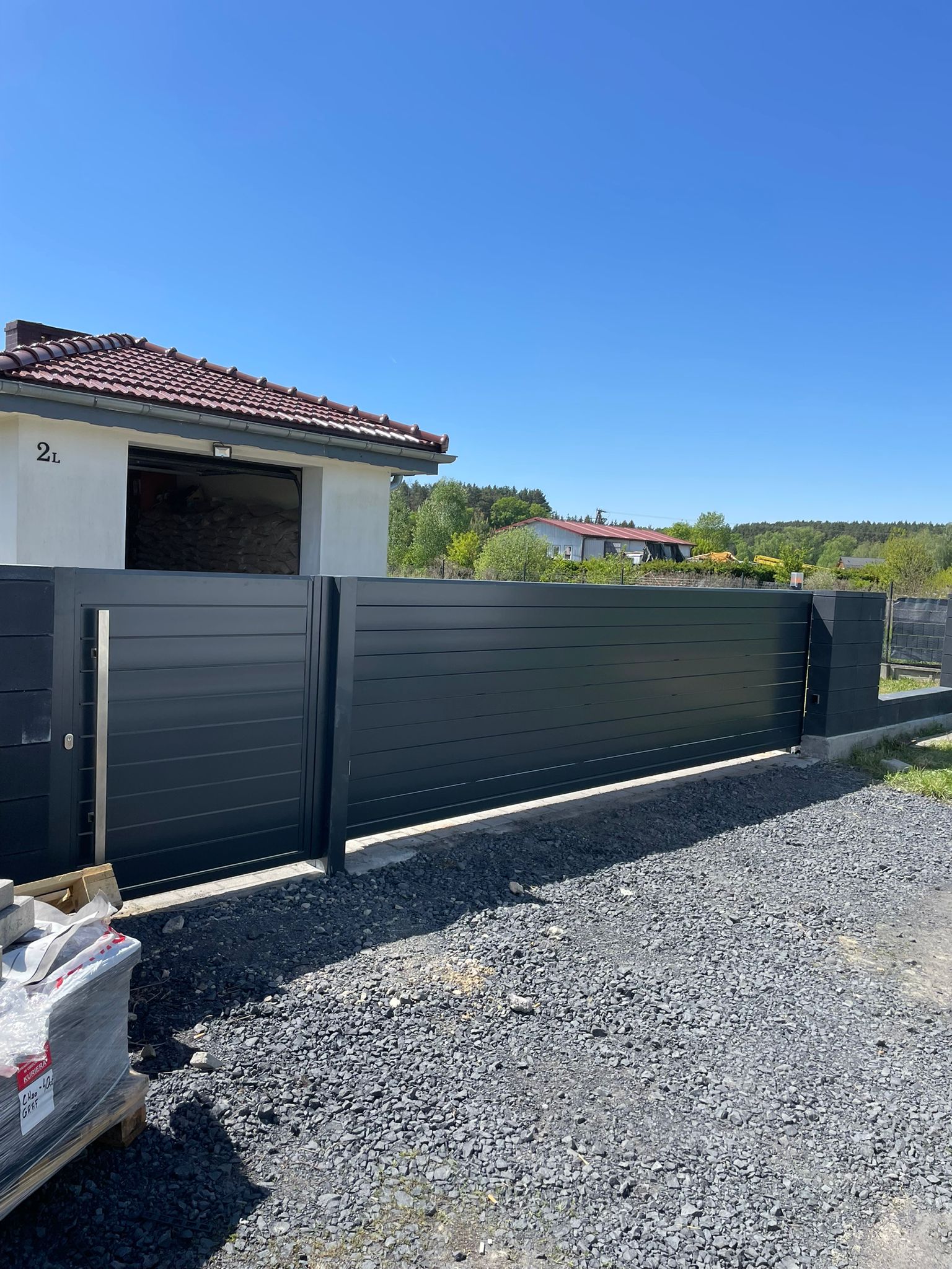 Brama panelowa z furtką