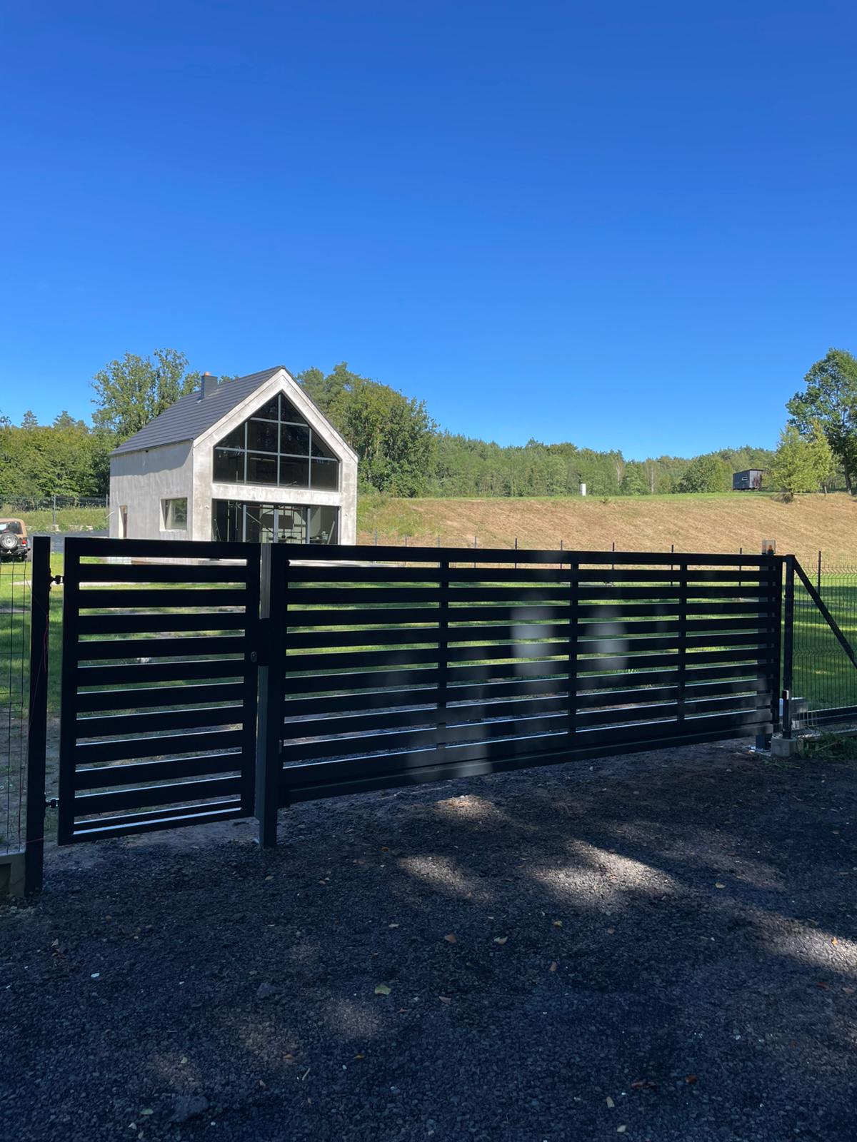 Brama wjazdowa czarna