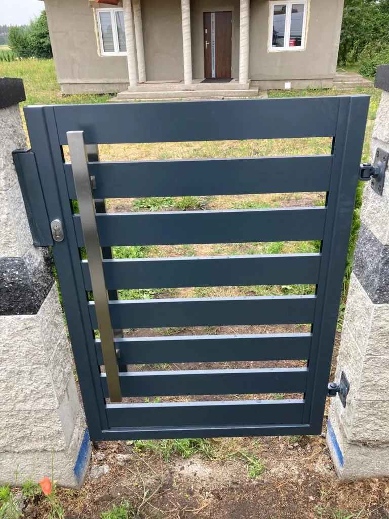 Furtka stalowa pozioma antracyt ze słupkami granitowymi - montaż okolice Gorzowa | Stalowy Bechta