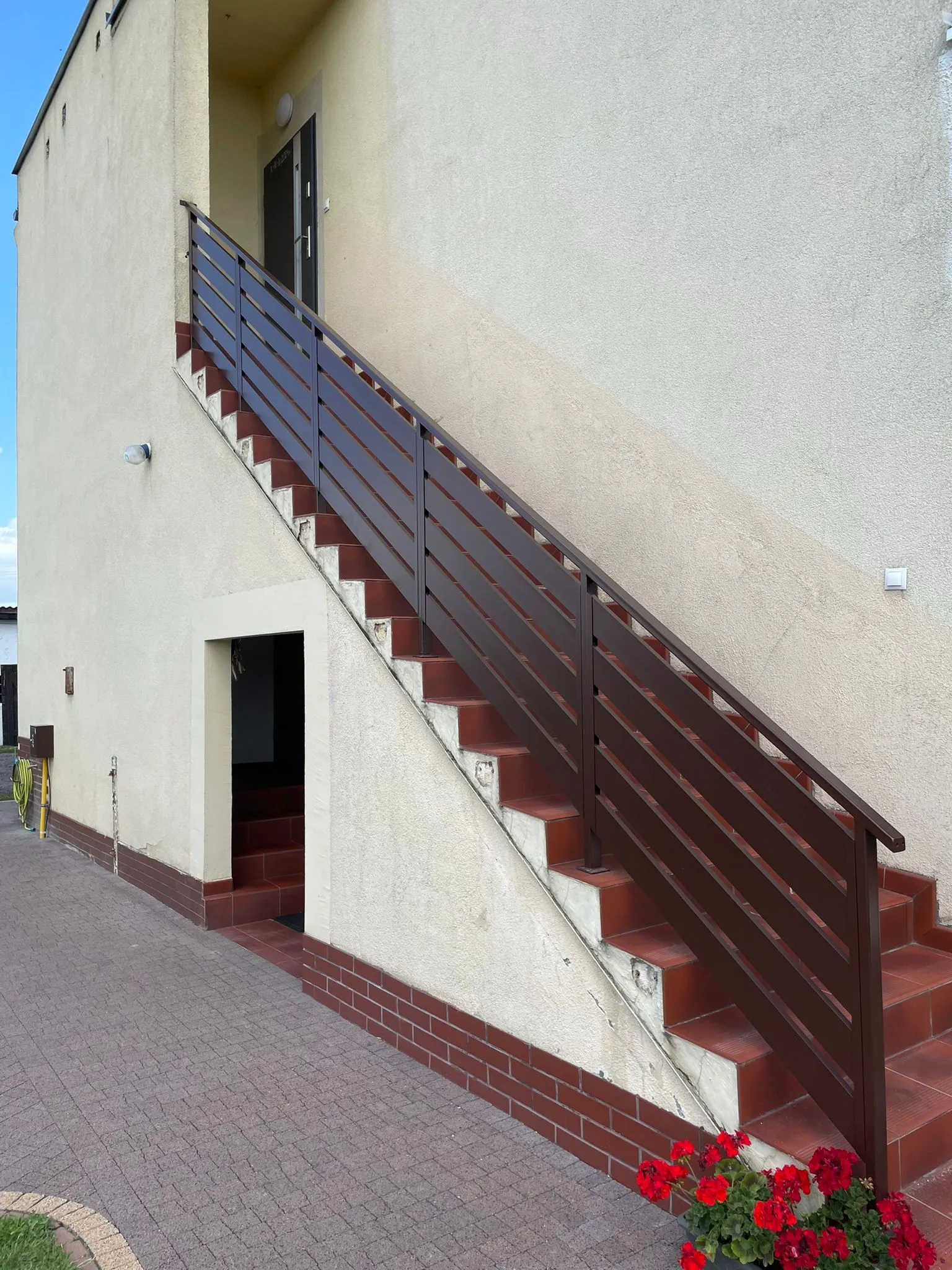 Poręcz schodowa zewnętrzna pozioma brązowa stalowa - montaż okolice Gorzowa | Stalowy Bechta