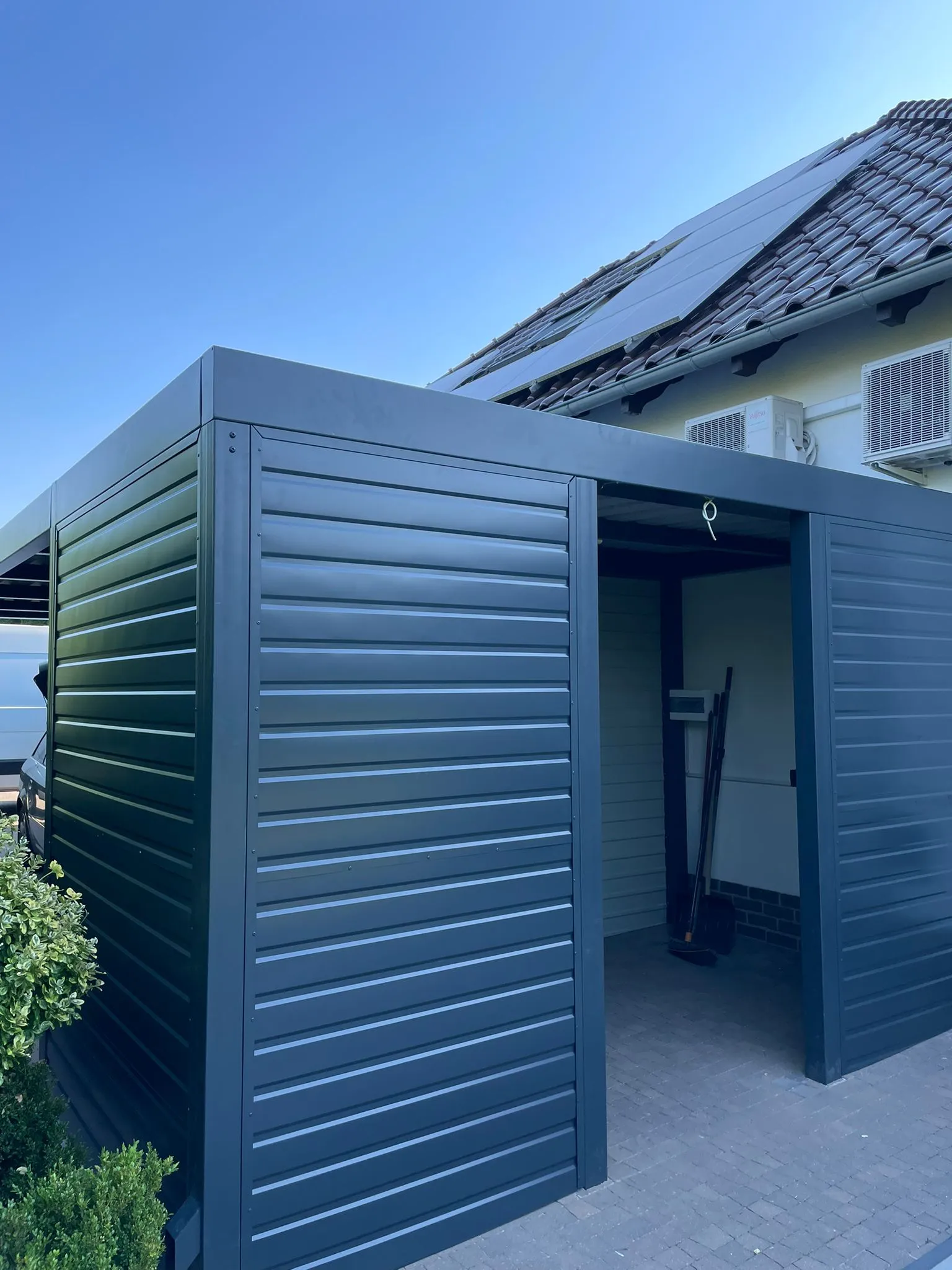 Carport stalowy antracyt z zabudową lamelową - montaż okolice Gorzowa | Stalowy Bechta